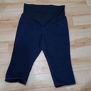 Thyme women's size large blue jeans long shorts/carpis